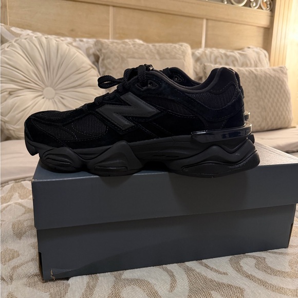 New Balance Triple Black Athletic Shoes - Picture 2 of 6